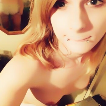 femboy_danielle_22-350x350  