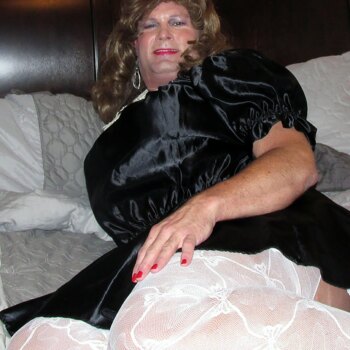 Sharigurl-Sissy-Maid-laying-on-bed-350x350  