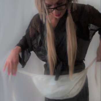 remy-crossdresser-maid-testing-out-her-aprond692ede3
