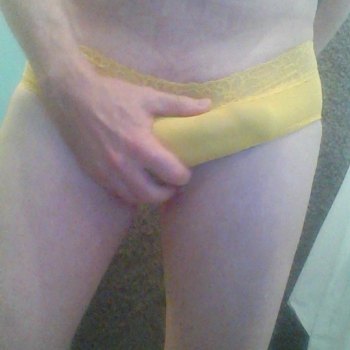 Daisyb in yellow panties